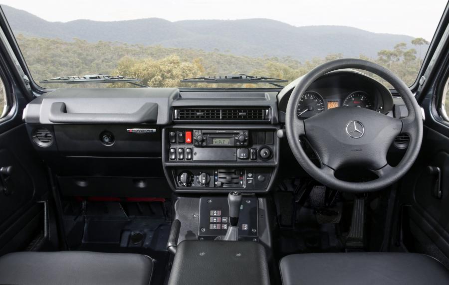 Торпедо Mercedes-Benz G300 CDI Professional (W461) 2017 года  (AU) (фото 28 из 40)
